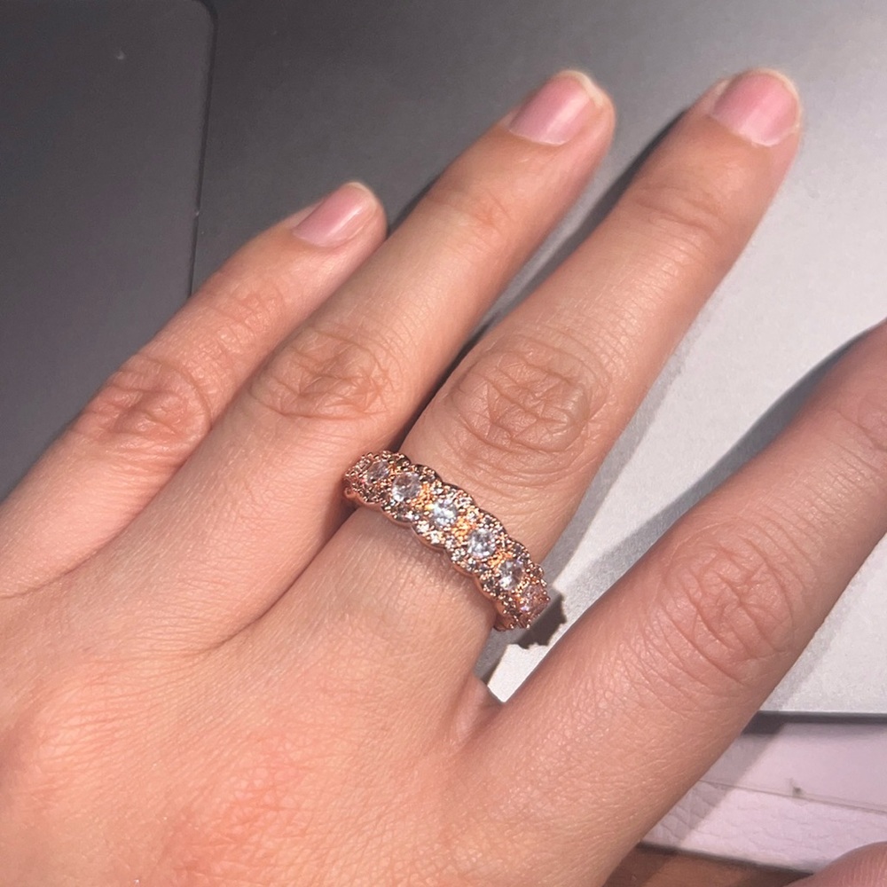 Rose gold ring with cubic zirconia